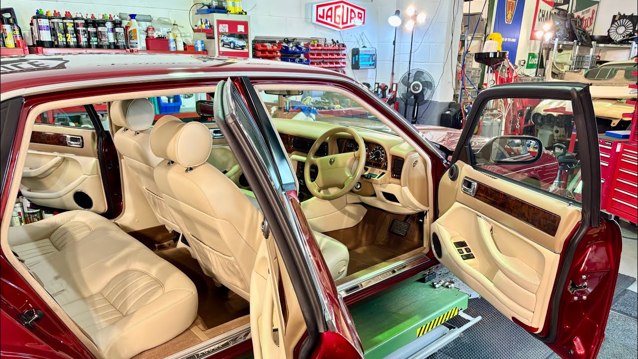 Полное руководство по замене обивки потолка в Jaguar X300 и X308 от The Malton Motor Company