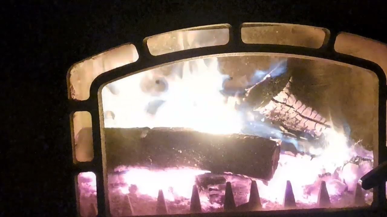 КАМИН. ГОРЯЩИЕ ДРОВА.  fireplace burning wood