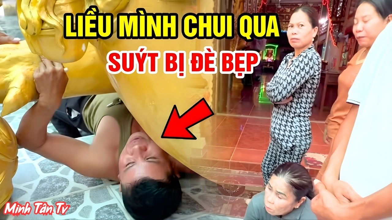 Xôn Xao Bà Con Đến Xem Người Đàn Ông Liều Mình Chui Qua Ông Lân Suýt Bị Đè Bẹp - Minh Tân TV