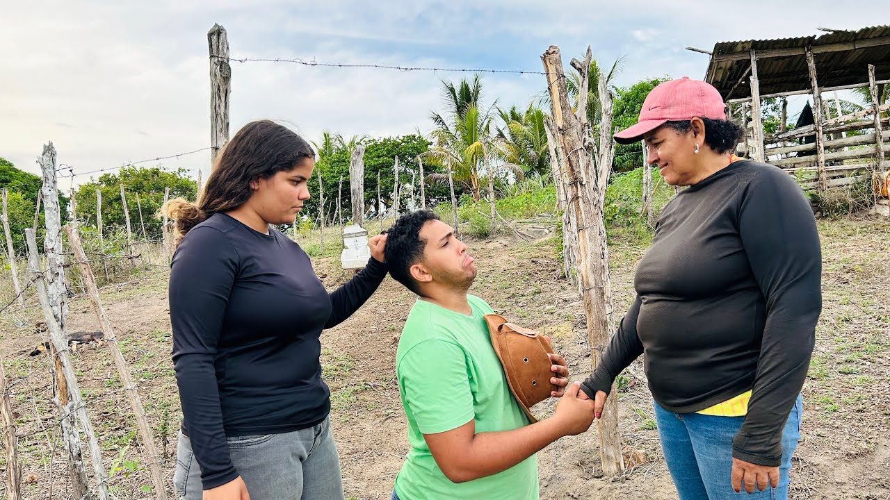 ELE COLOCOU A SUA PROPIA MÃE PARA TRABALHAR DE EMPREGADA NA FAZENDA!😱😱