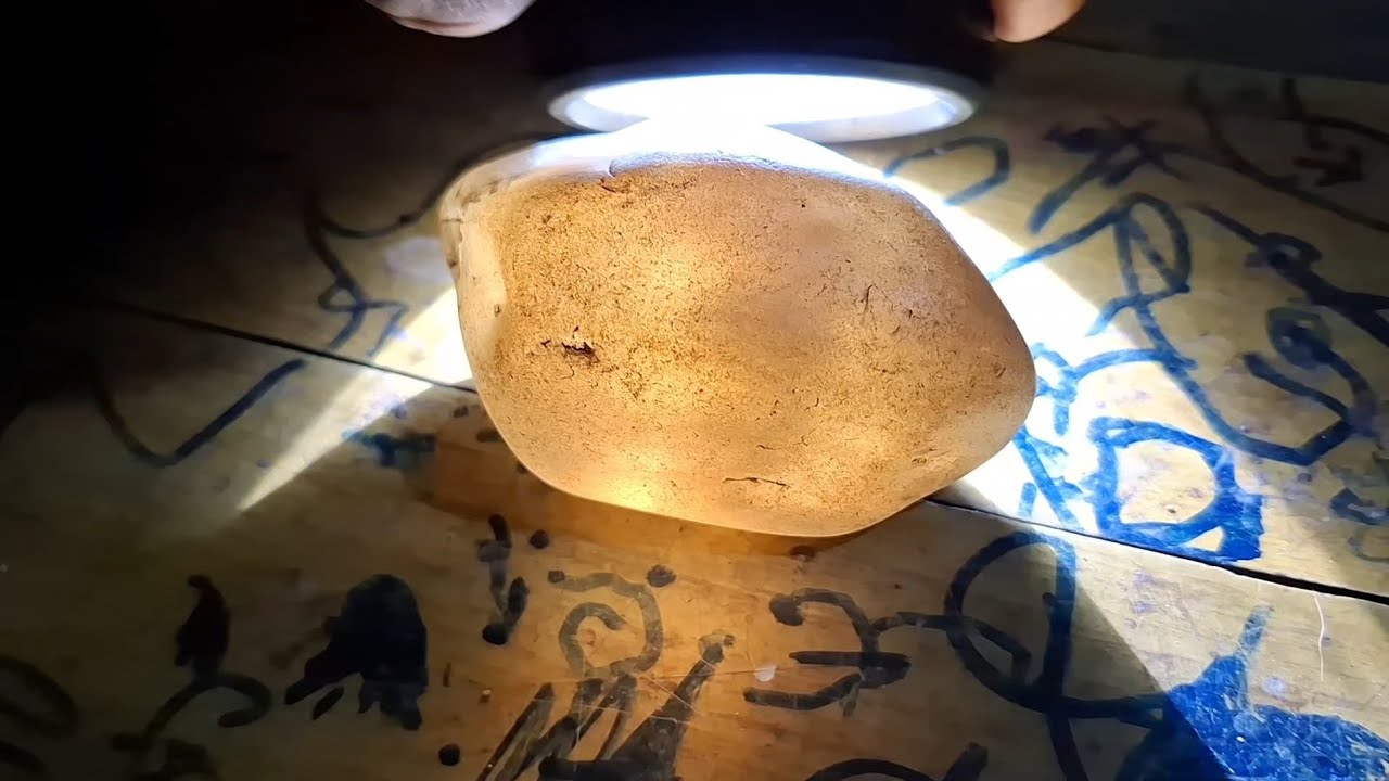 Pob zeb pov haum muaj nqi leej twg xav yuav nug laib