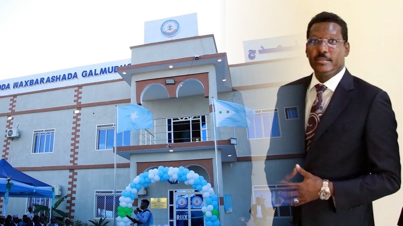 Madaxwaynaha Galmudug oo xarigga ka jaray dhismaha cusub ee wasaaradda waxbarashada.
