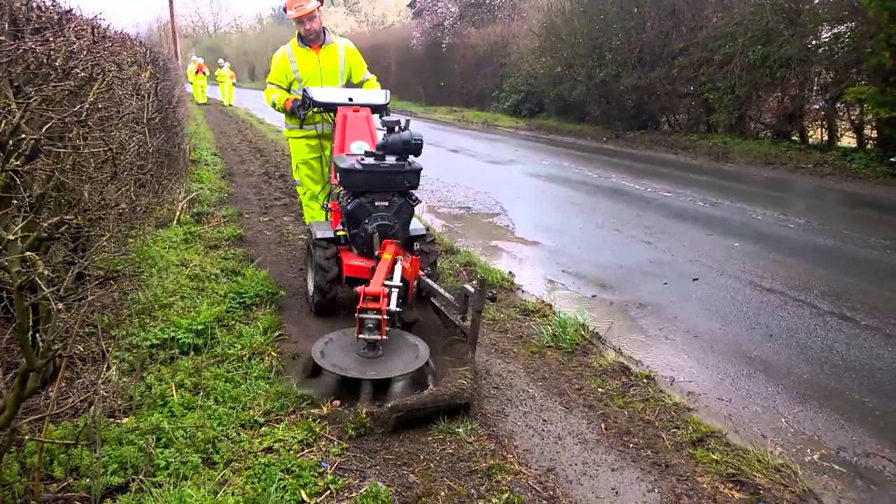 Kersten UBS14 with heavy duty WKB50 weedbrush