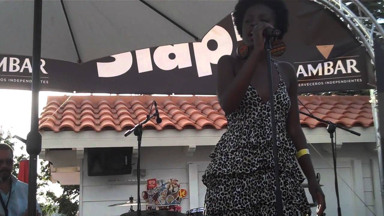 ASTRID JONES & THE BLUE FLAPS en Festival Slap (Escenario Enlace Funk) 4-7-15