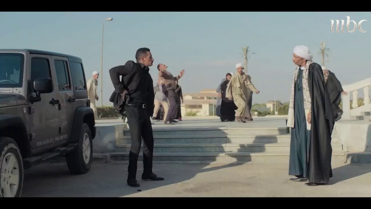 زين القناوي يقتل هتلر بالرصاص أمام قاعة المحكمة