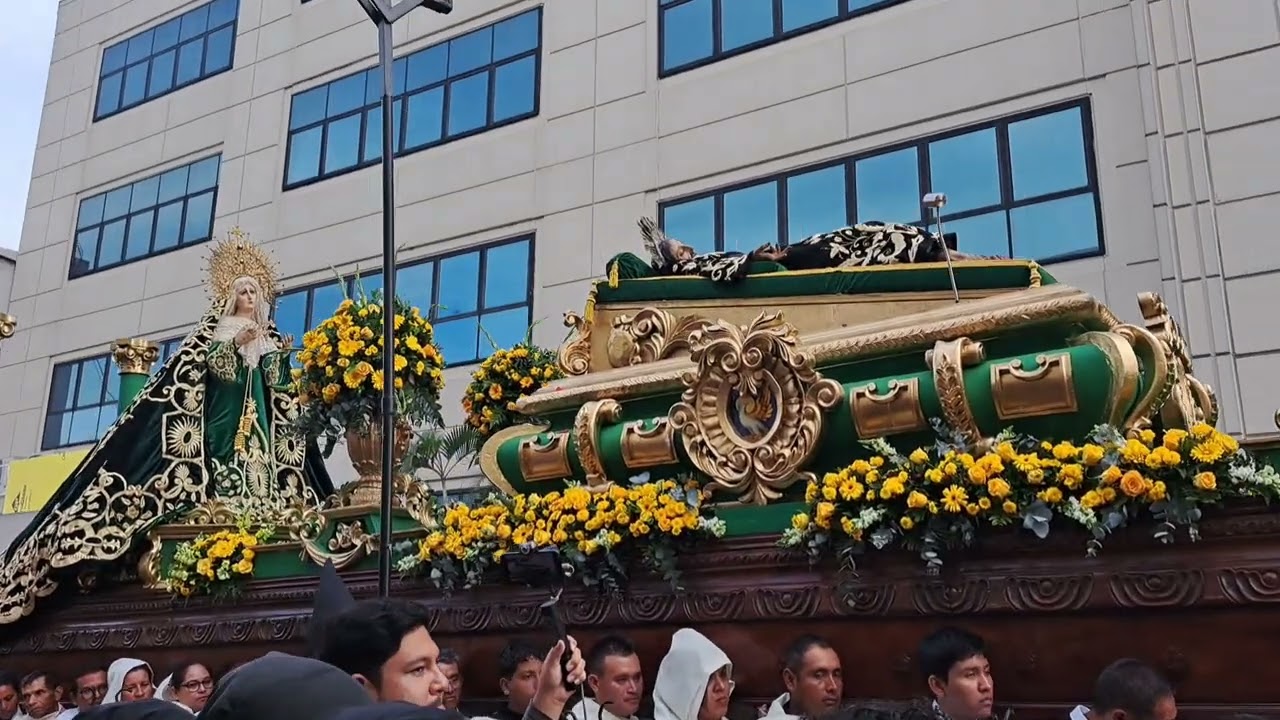 Procesión de Consagración Jesús Yacente y Virgen de la Soledad, parroquia el calvario, San Salvador 