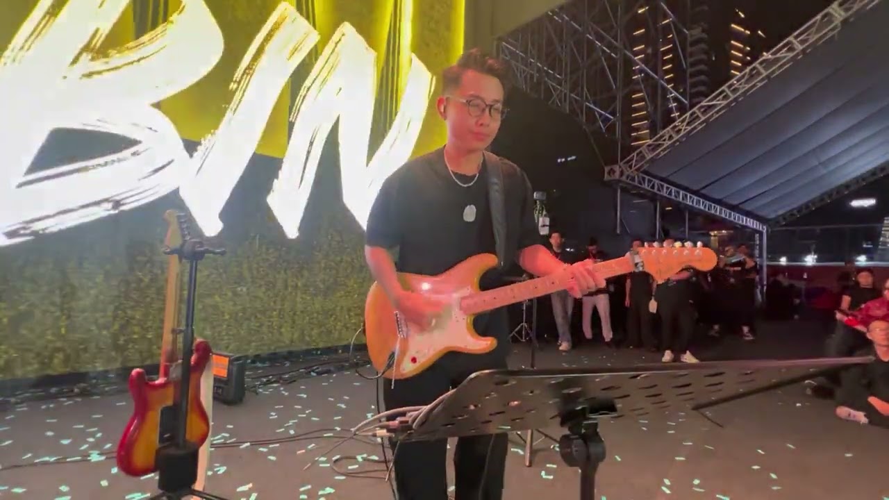 DAYDREAM - SOOBIN HO&Agrave;NG SƠN || Guitarcam live at HOZO INTERNATION FESTIVAL MUSIC