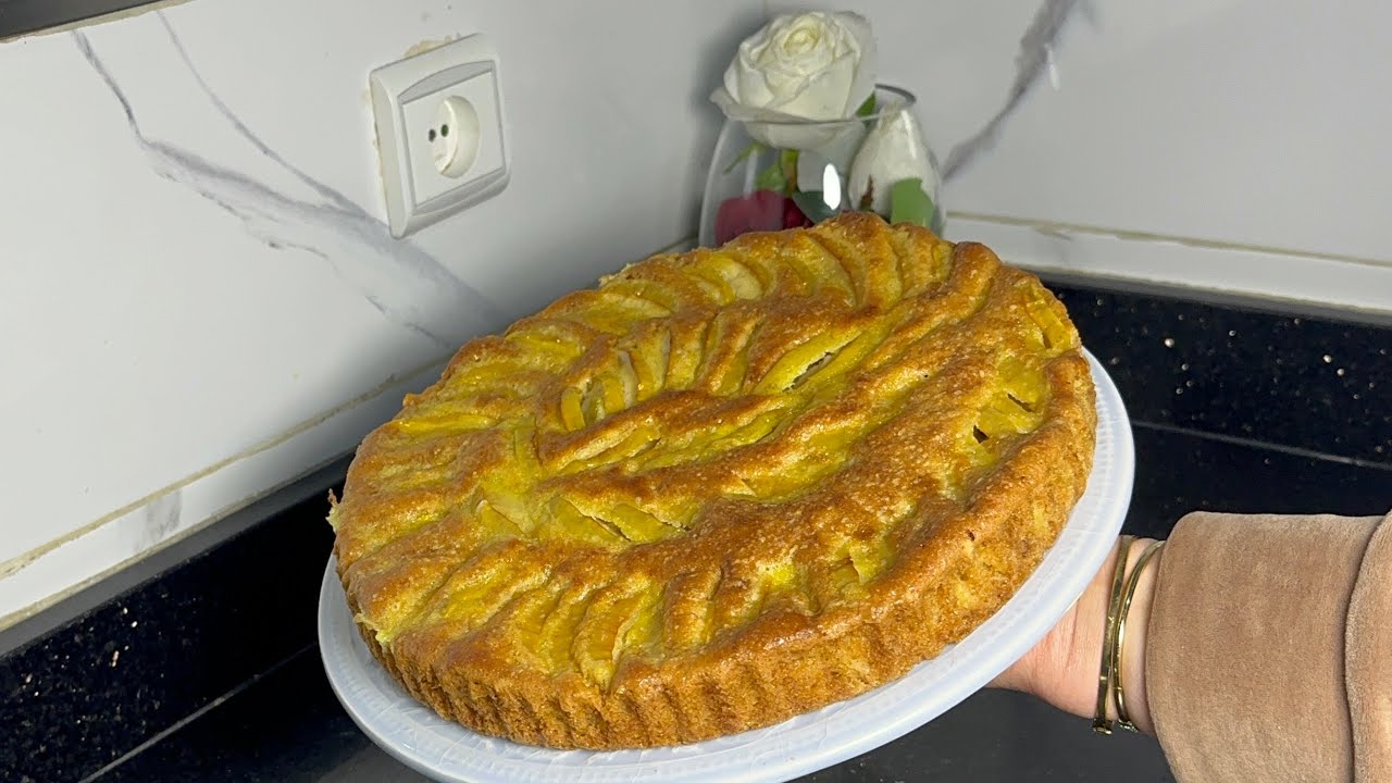 طارط (tarte) سهلة وبمقادير موجودة فكل دار وتقدير توجديها فالعيد للحباب 