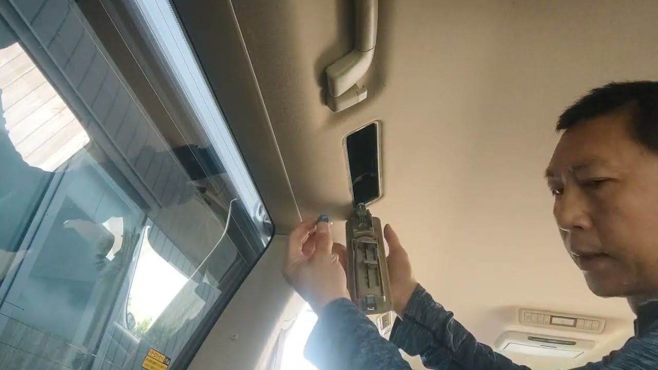 How to replace the room light for 06 Alphard e-four 如何更換車廂燈