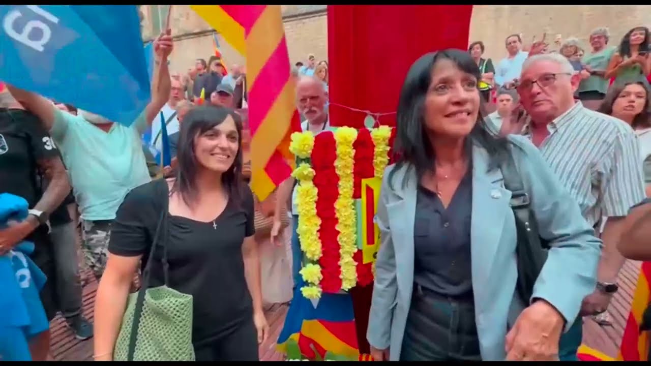 Ofrena floral al Fossar de les Moreres