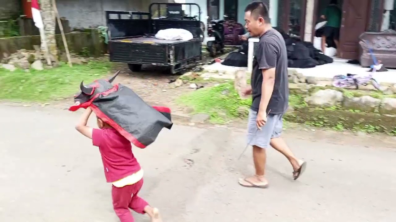 KERASUKAN DEMIT KAKANG JALU DI KERJAR BANTENGAN GESS