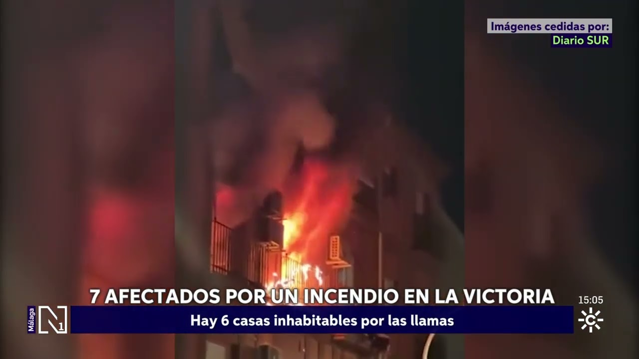 250908 #PolicíaLocalMálaga #Bomberos 🚔 Mujer e hija bajan por canaleta en Incendio 📺Canal Málaga