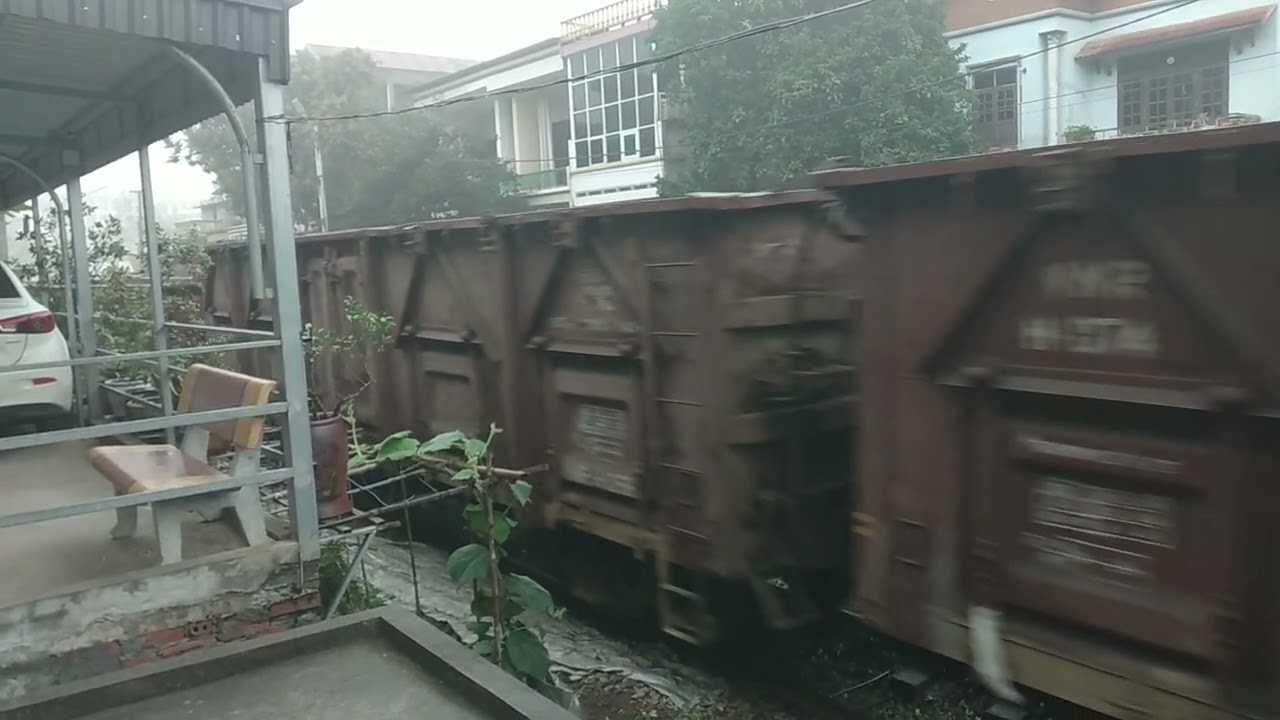 D10H-005 kéo tàu hàng H2737 vào ga Tiên Kiên (12-2-2026)