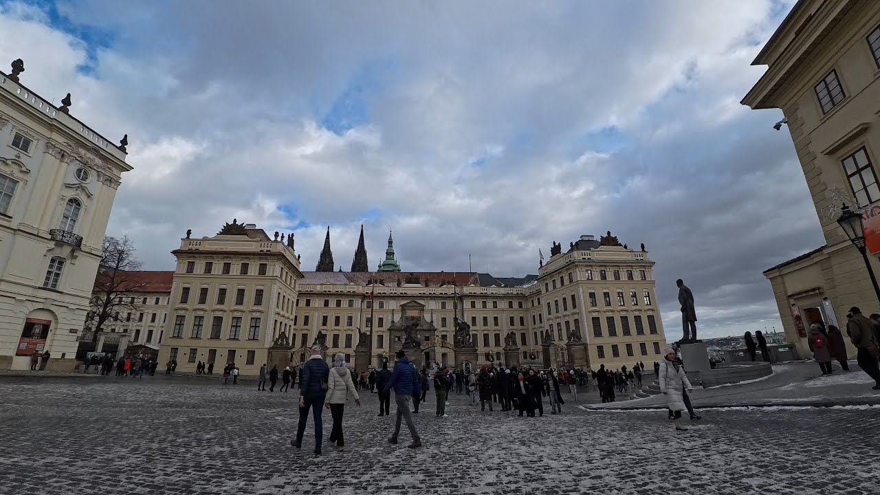 Prague Castle District Walk (Hradcany) : History, Views and Quiet Streets.