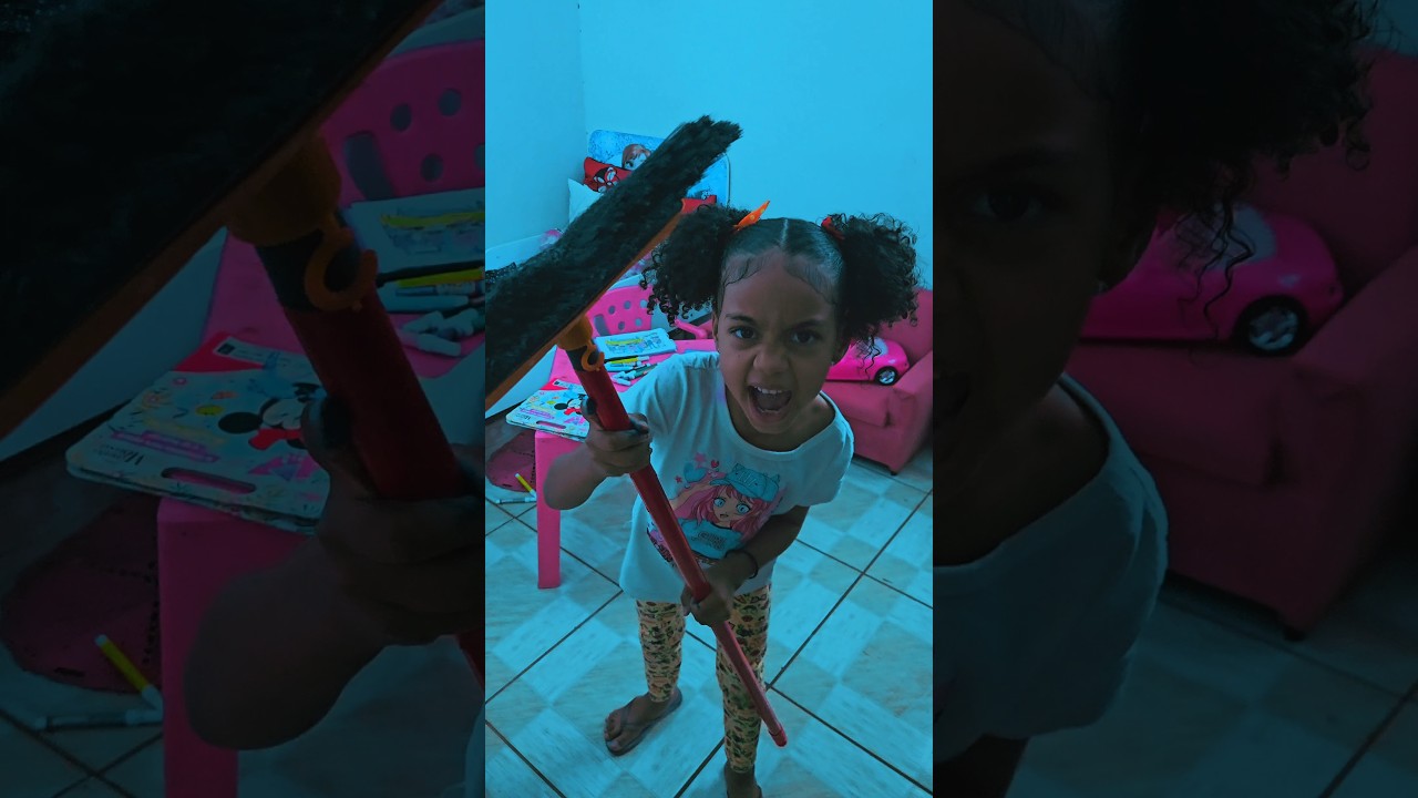 A IRM&Atilde; QUE N&Atilde;O PARA DE ENCHER O SACO (COM SURPRESA!) 😂 #shorts #comedy #funny #comedia #humor