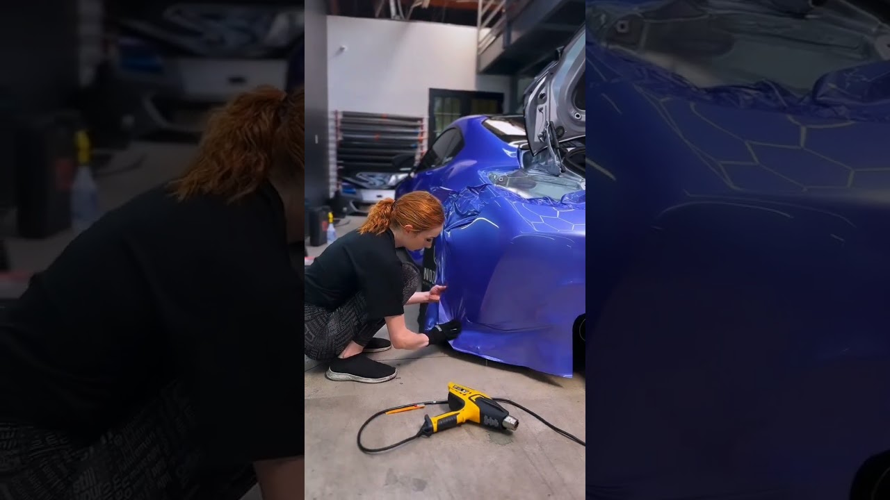 Mega H&uuml;bsch M&auml;dchen Foliert ein Auto in Blau,  Carwtap Auto Folierung Super Cars