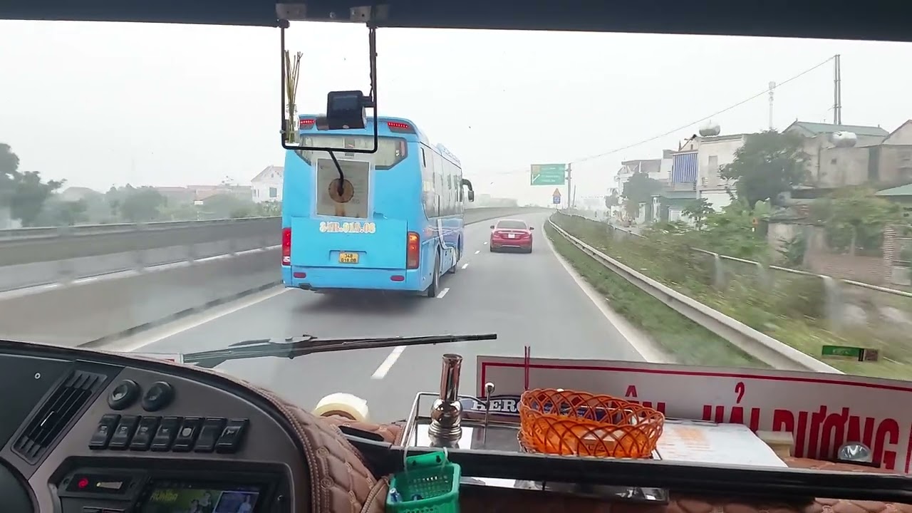 Nhà Xe Huy Hiệu Sao Đỏ chạy trên cao tốc cao bồ mai sơn với thời tiết sương mù buổi sáng