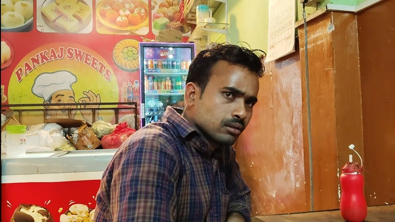 Guys samose wale Bhaiya ka reaction check karo 😅