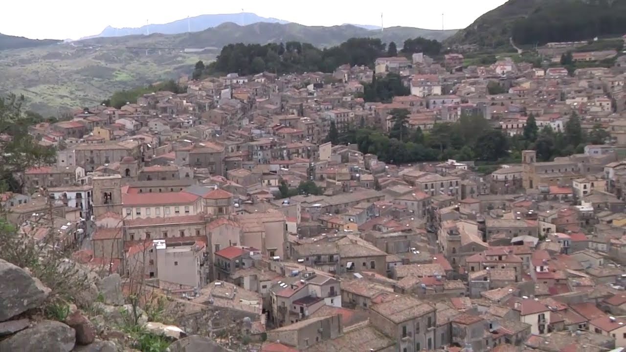 Mistretta, case aperte e abbandonate nel centro storico. Un problema conseguenza dello spopolamento
