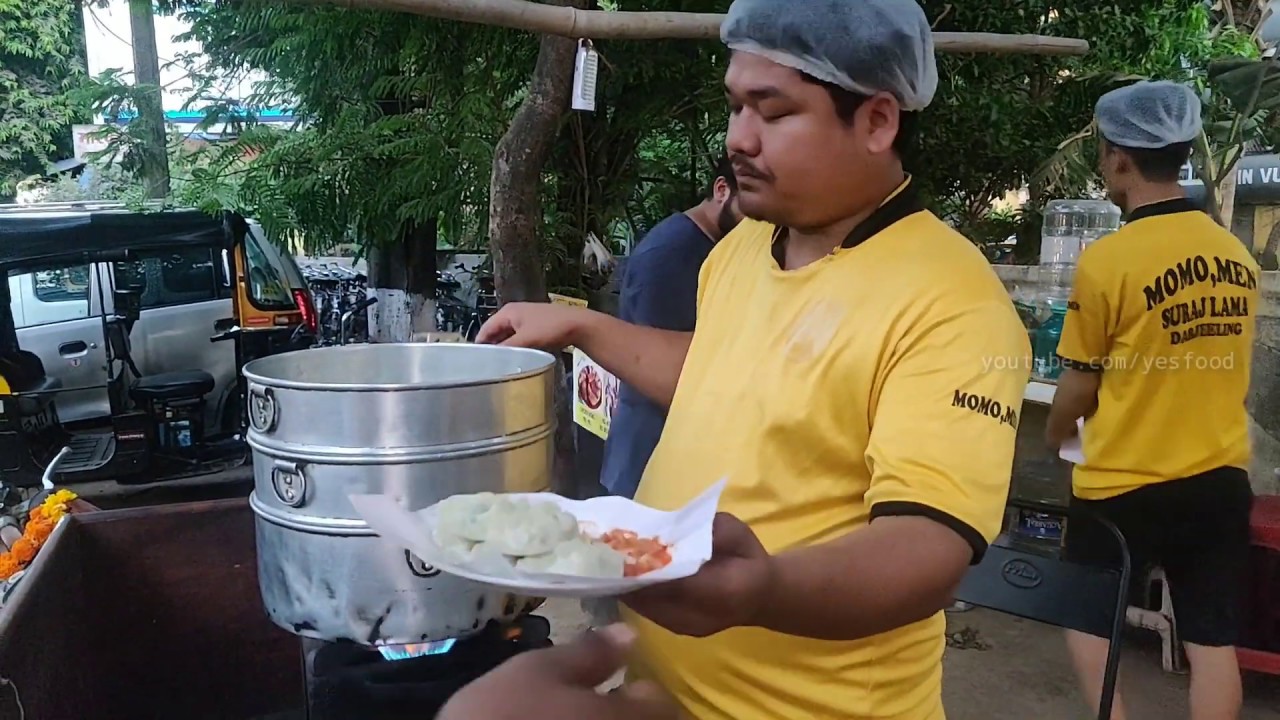 DARJEELING style MOMOS in Mumbai😍😋 | special FRIED MOMOS | INDIAN Street Food