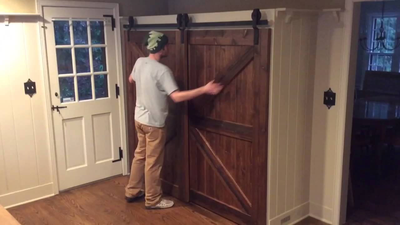 Single track bypass barn door system