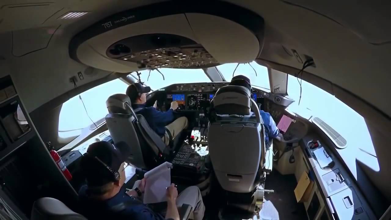 Vietnam Airlines Boeing 787-9 Dreamliner 'Flight Deck View' 2015 Paris Air Show
