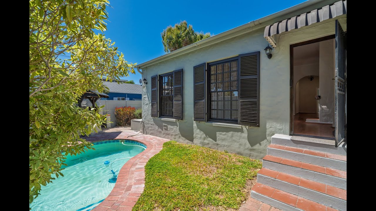 2 Bedroom House For Sale in Kenilworth, Cape Town