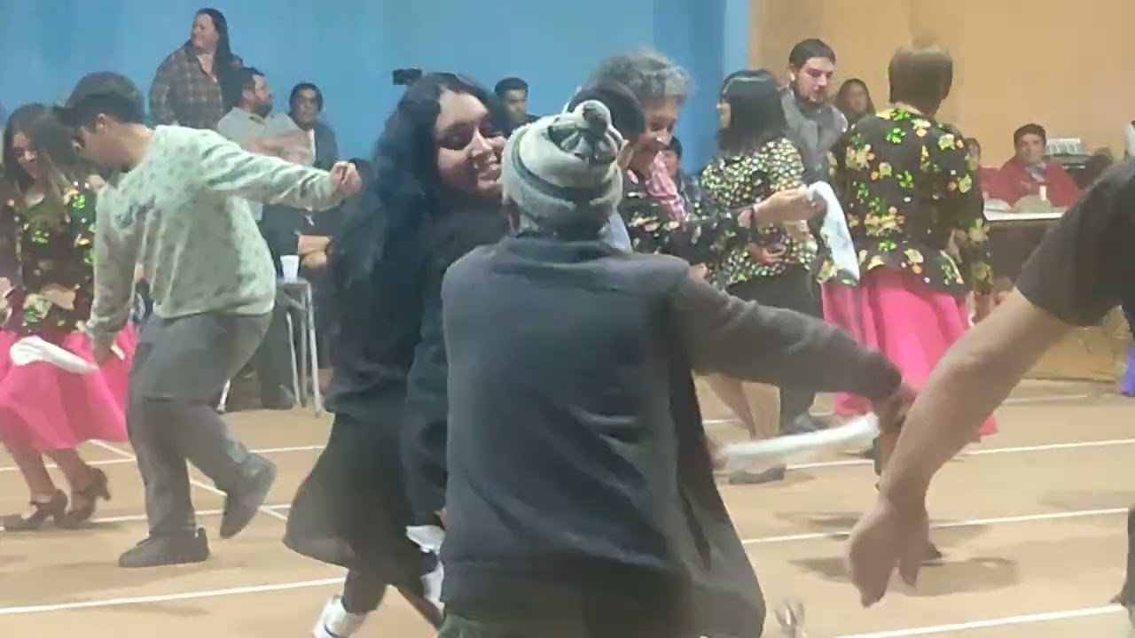 así se baila cueca chilota en Quemchi