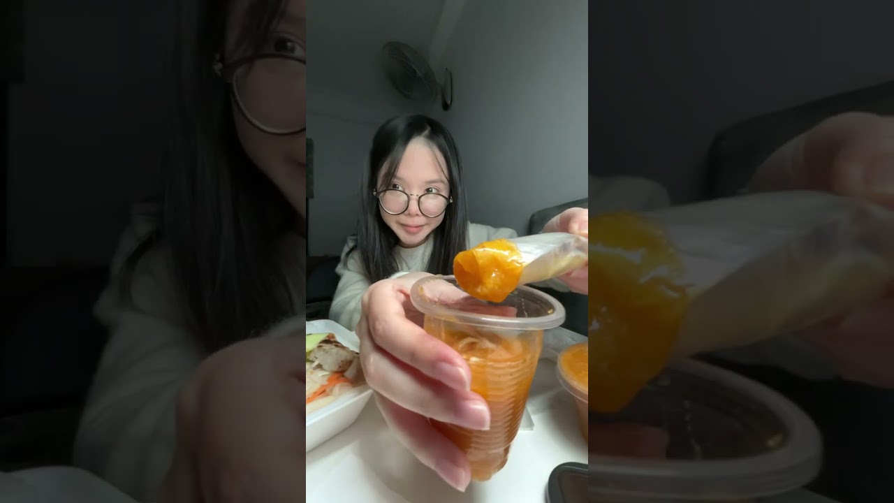 Cảm động: cô gái đi khám xong ăn nem nướng 