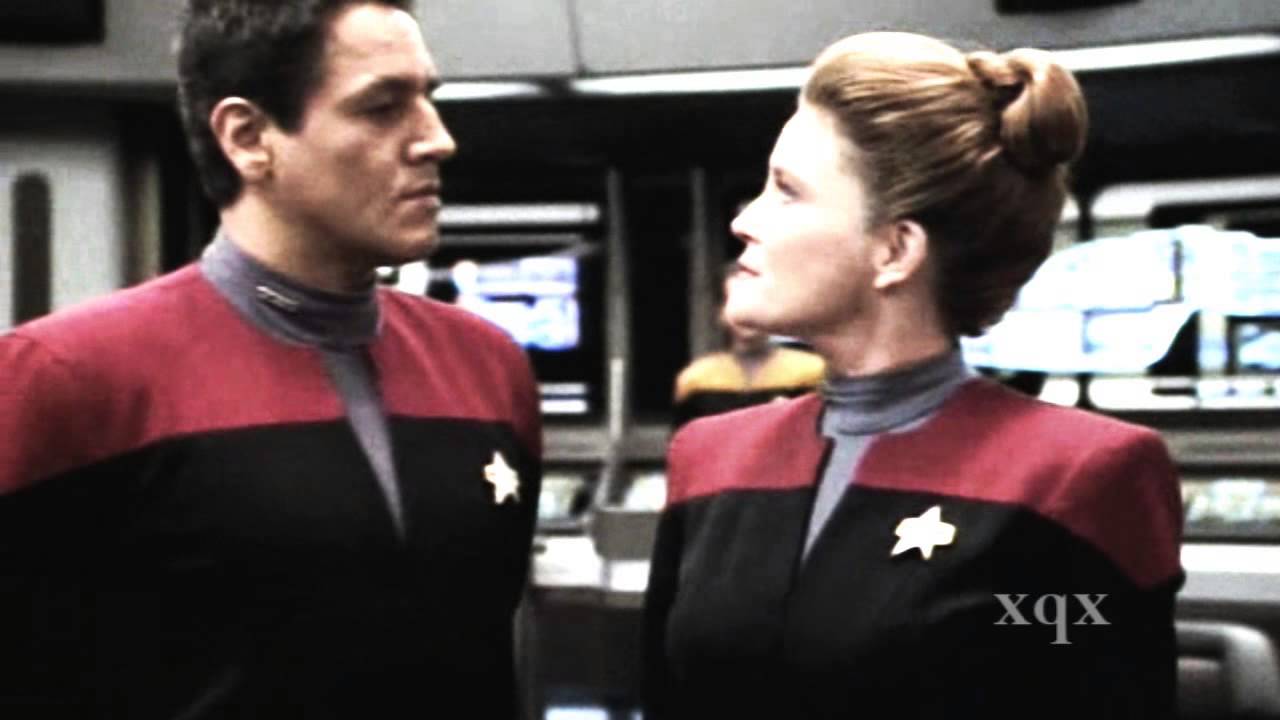 Voyager // Janeway/Chakotay // Parachutes