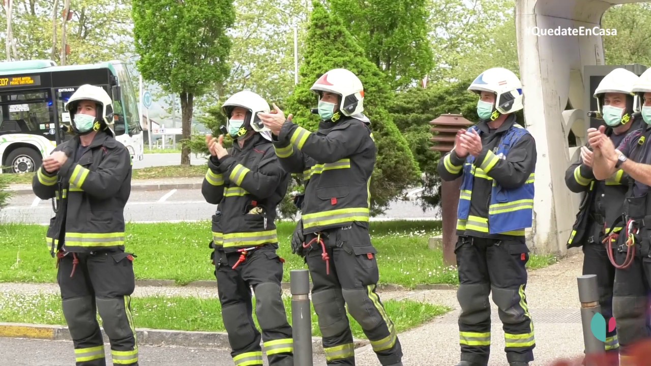 Bomberos y Policía Municipal Homenaje COVID 19 POLICLÍNICA GIPUZKOA