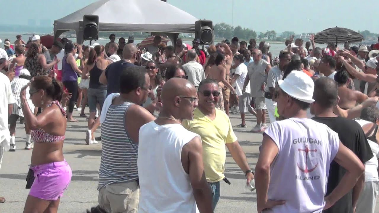 Salsa En Orchard Beach, Salsa Dancing. 8/16/15