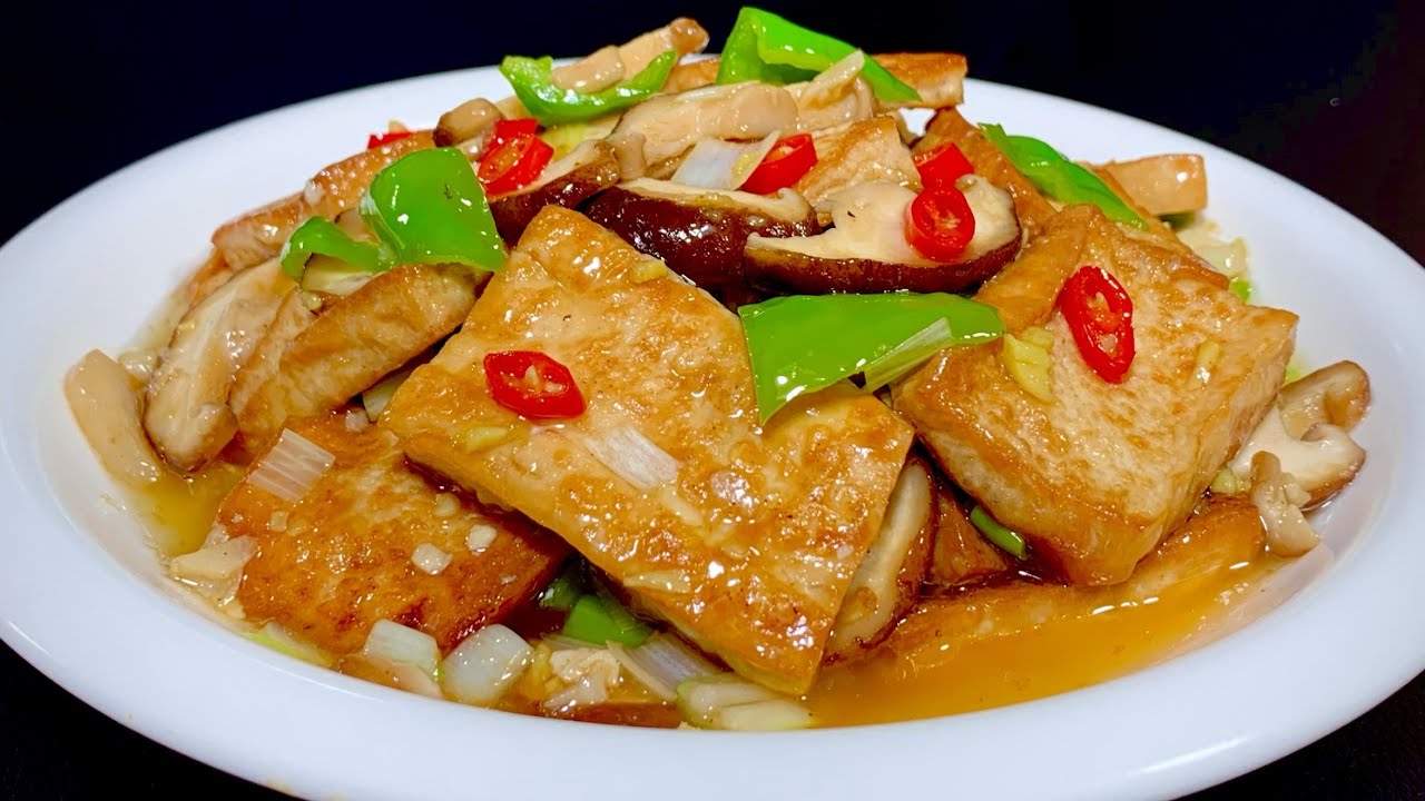 Жареный тофу с грибами более вкусный, горшочек нежный, гладкий и освежающий,