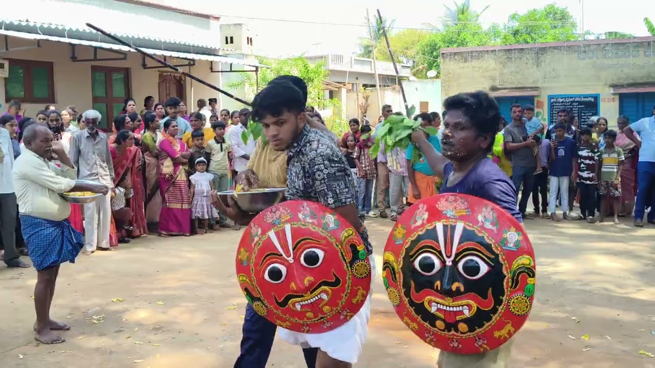 ಧೂತರಾಯರಾದ ಕರಿಯಣ್ಣ ಕೆಂಚಣ್ಣ ಕುಣಿತವನ್ನು ಯಾರು ನೋಡಿದ್ದೀರಾ..... Comment.....