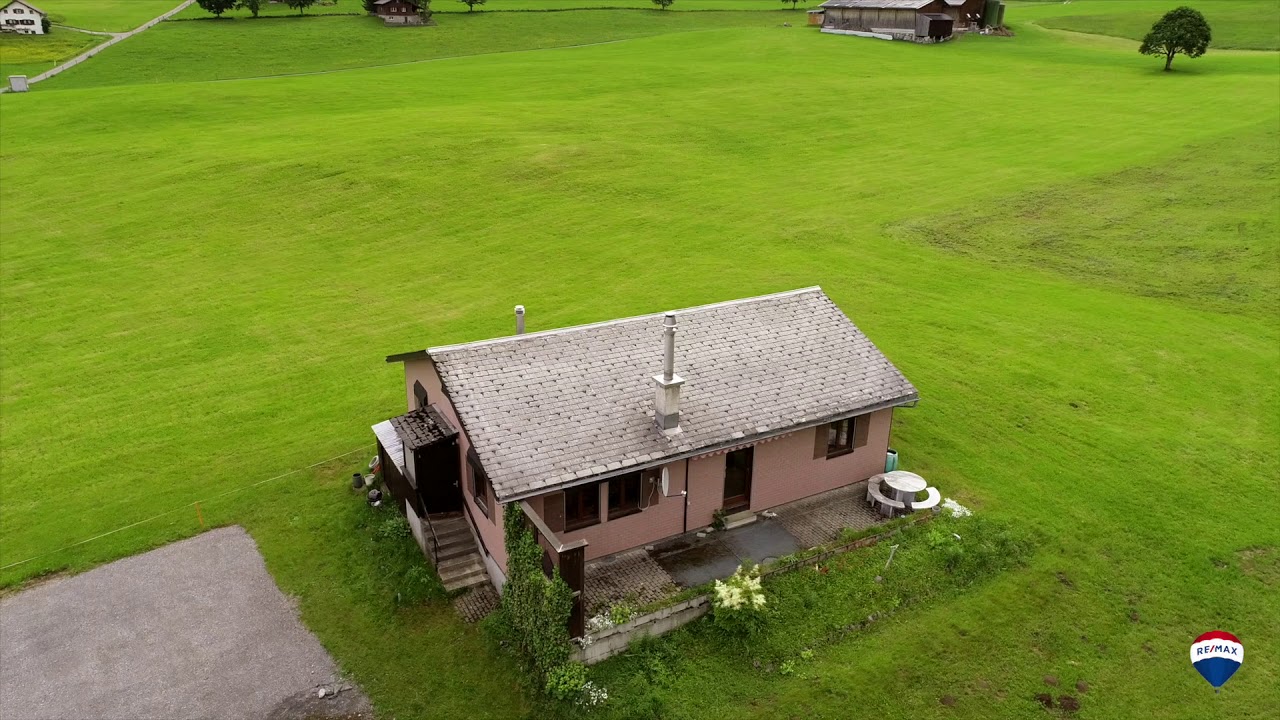 Ferienhaus in Mullern, Mollis - J&uuml;rg Gr&uuml;nenfelder - REMAX Immobilien - Glarus