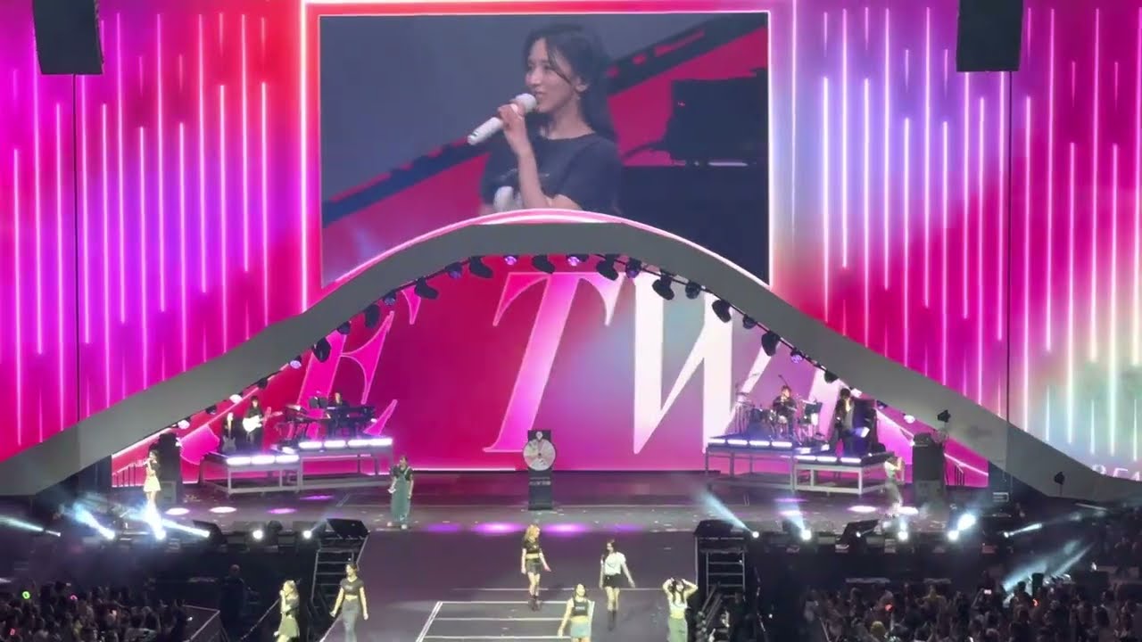 트와이스 TWICE in Sydney Day 1 - Candy Pop (encore stage)