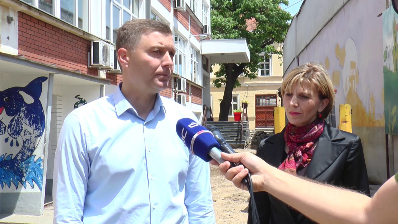 REKONSTRUKCIJA DVORISTA U OS JANKO VESELINOVIC