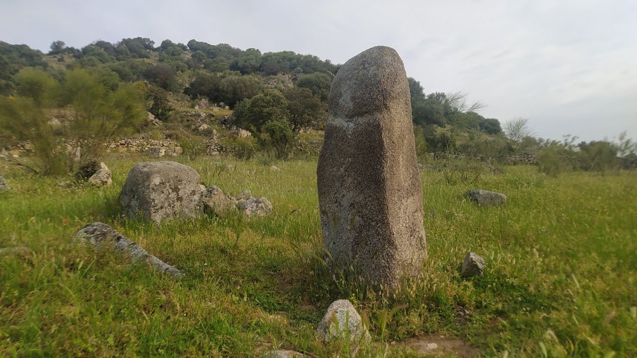 &iquest;QUE ES UN MENHIR?