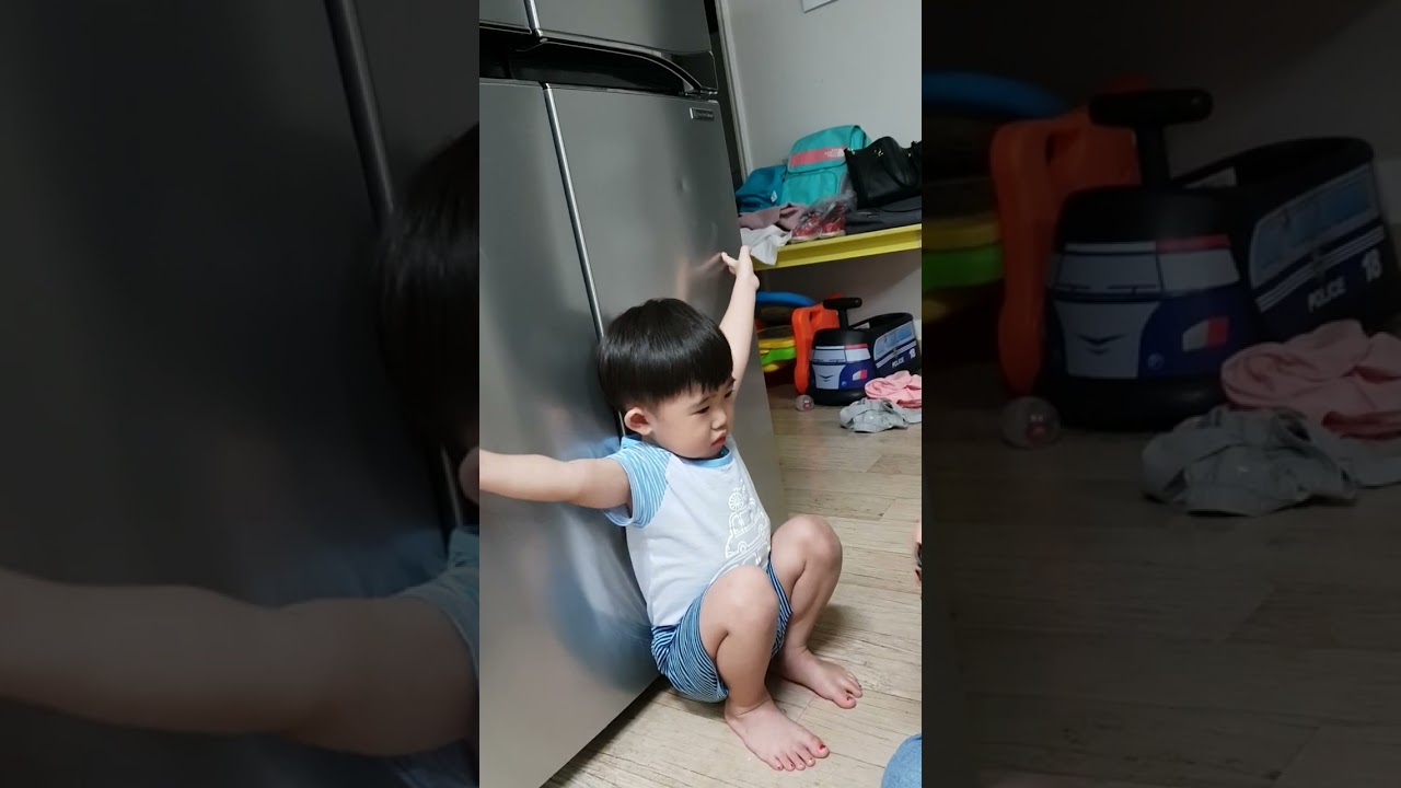 부채부숴서 혼나는중 표정어쩔