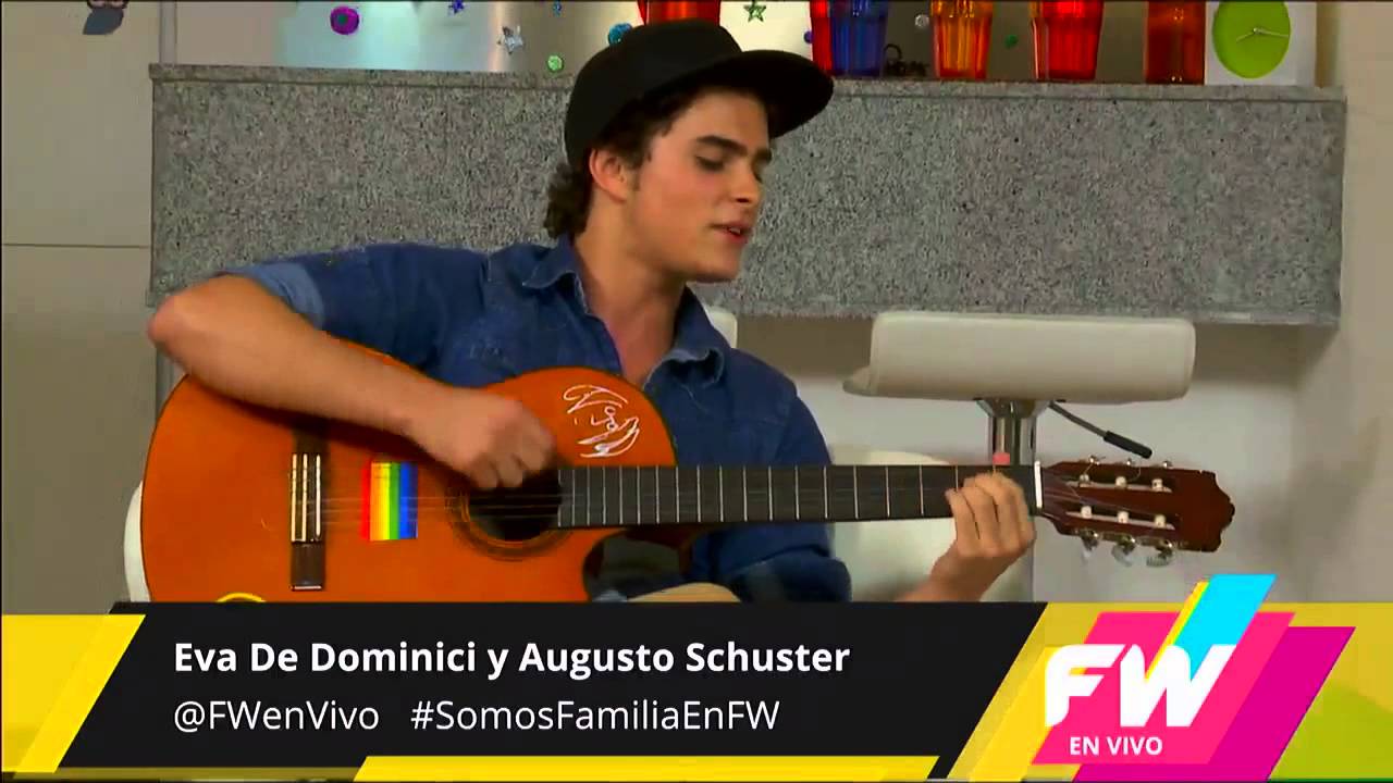Augusto Schuster cantando en @FWenVivo