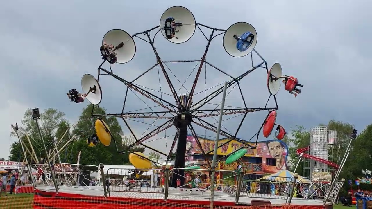 Hrubetz Lifting Paratrooper Ride Cole's FunFair Ferndown May 2024 #funfair #funfairrides #fairground