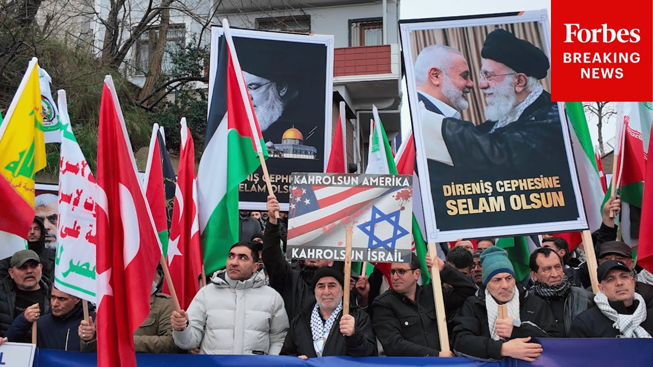 Protesters Hold Rally In Support Of Iranian Government In Istanbul, T&uuml;rkiye