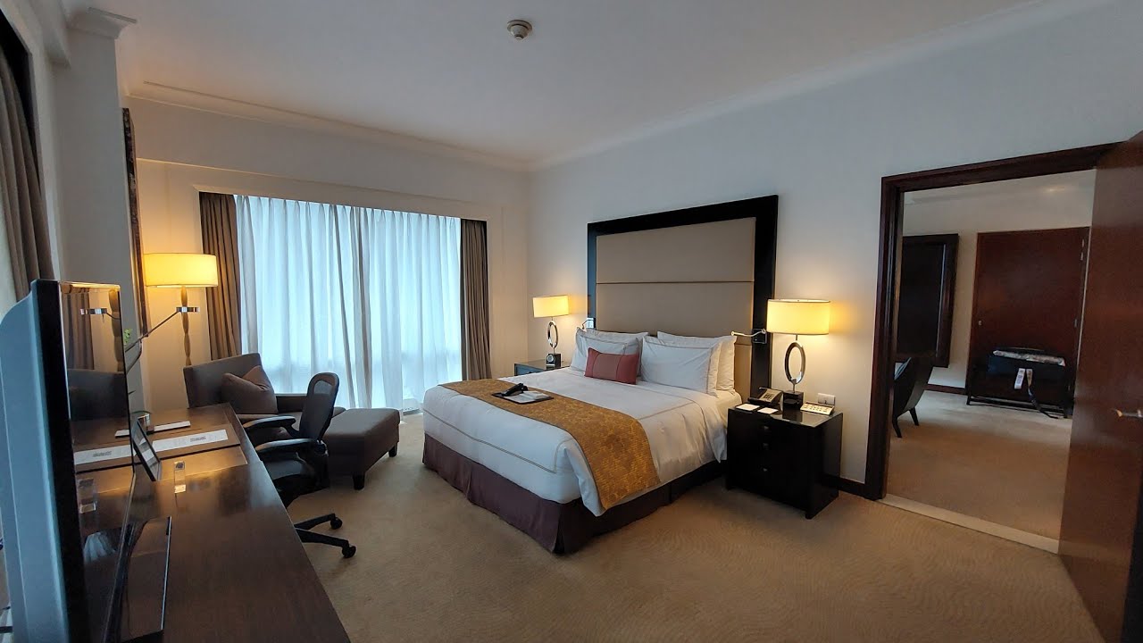 𝐅𝐚𝐢𝐫𝐦𝐨𝐧𝐭 𝐌𝐚𝐤𝐚𝐭𝐢 ~ Gold Corner Suite