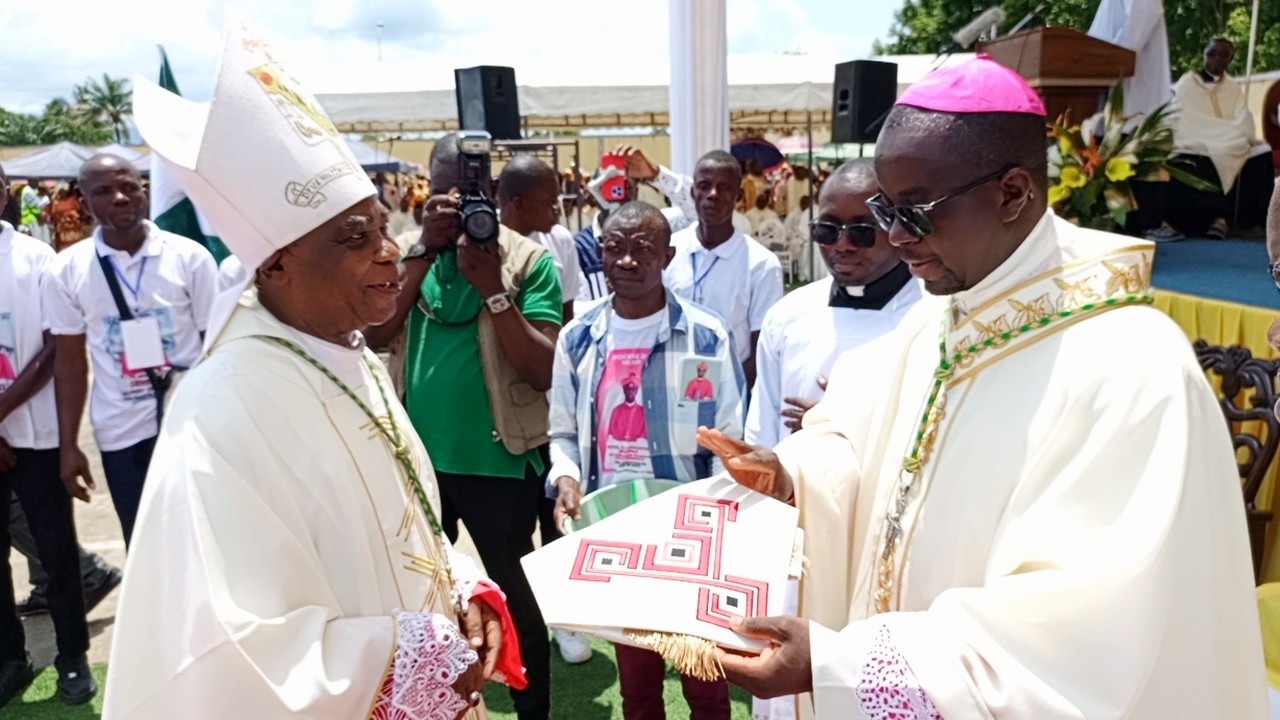 PARTIE II: MESSE D'ORDINATION ÉPISCOPALE DE MGR FRANÇOIS HALYDAY MBOUANGUI A MADINGOU