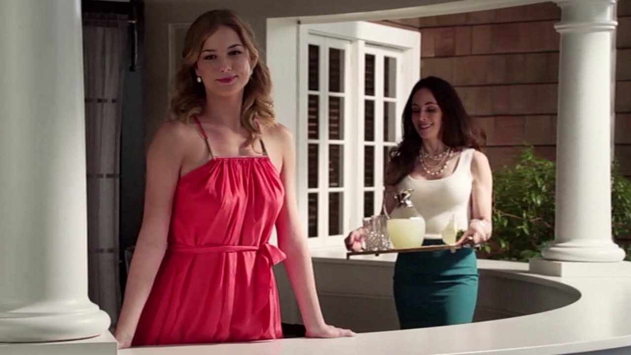 Victoria Grayson & Emily Thorne in season 2
