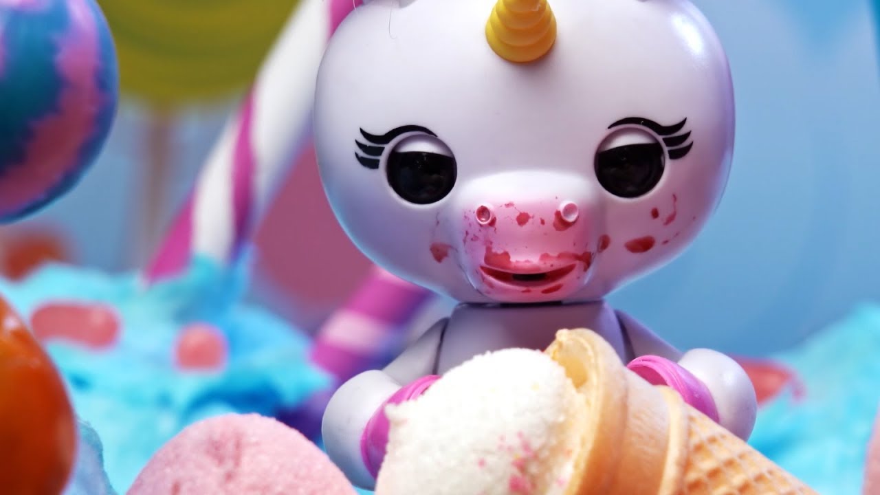 Fingerlings: Hangin' With Gigi | Alternate Universe Gigi Loves Veggies!