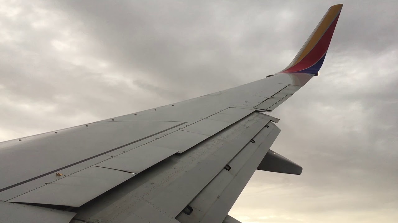 Southwest Airlines 737-700 Landing in Indianapolis
