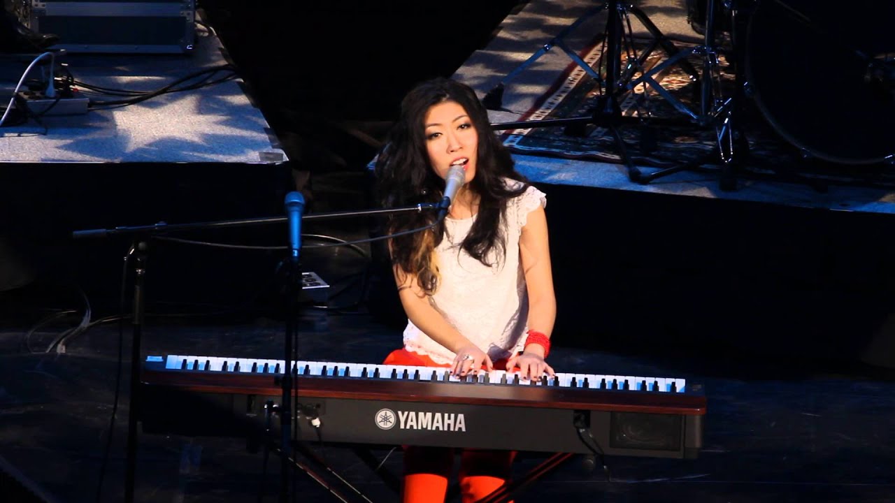 曲婉婷 Wanting Qu: Drenched