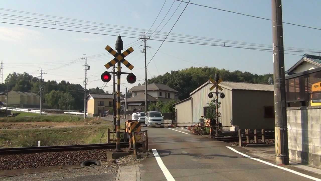 懐かしい音色♪ ｺﾞﾝｸﾞ式踏切 / 三岐鉄道 梅戸井2号踏切 (1)