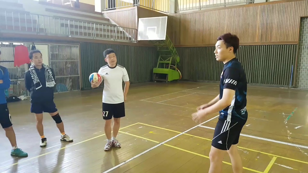 창원족구교실 볼케이노 허남현선수. 썬 남성우선수.